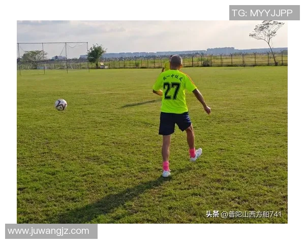 足球巨星保罗的传奇之路：从青涩少年到世界级球员的成长故事